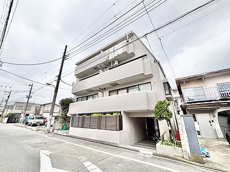 ◆共有空間◆些細な事でほっぺを膨らまして怒る君。それでも僕達はこれからも一緒だよ。喧嘩をしても離れたくないから一つはさんだ同じ場所にいる。分かるよ。そこに君が