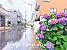 外観：ほんの少しのこだわり。ちょっとした色使いがその家がもつ雰囲気、趣（おもむき）を携え、暮らす家族や訪ねてくる友人・知人に新鮮な香りを運んできます。
