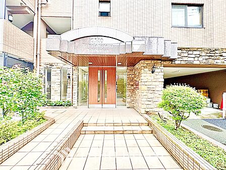 【エントランス】自然ながらもダイナミックに。丁寧な暮らしが生まれる場所