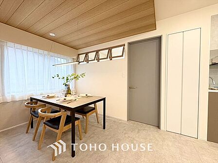 【LIVING】◆住む喜び、楽しさ、感動◆を君と共有したい。いつまでもずっと家族を見渡せるこの広い空間で。