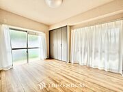 ◆間接照明◆オレンジ色の光が僕達を大人な気分にさせる。静かで優しく語りかけるその光は、今日の終わりを告げてくれ、でも明日にはいい事が必ず来るよ。そんな囁きが聞こえてくる