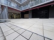 【Swaying surface】光に照らし出されたバスルーム。膨よかな湿度と静かに揺れる眼前の水面。広い浴槽にゆっくりと身を沈め深く瞑想をすれば、また新たな活力が膨らんできます。