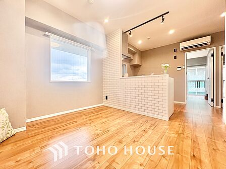 【LIVING】◆眩い◆光が燦々と入り、家族の笑顔を照らす。「いつまでも続いて」と願う夢のような毎日がここにある。