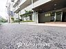 洗面：【Wash basin】十分な大きさの洗面台は収納もさる事ながら、身だしなみチェックや歯磨きなど、朝の慌ただしい時間でもホテルライクなスペースで余裕とゆとりを感じて頂けます。