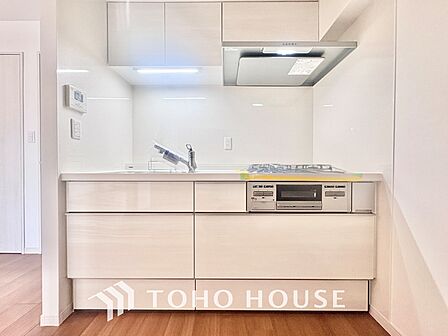 【KITCHEN】愛おしい家族との団欒の時間をより一層幸せなものに感じさせる煌びやかなLDK。輝かしい毎日が待っています。