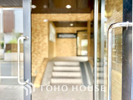 【ENTRANCE】◆家族◆家で家族と過ごす時間は限られている。帰りを待つ家族の元へと急ぐときの弾む思い。そんな思いを引き立てる邸宅。