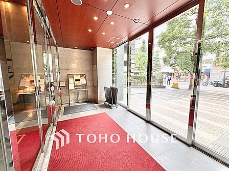 ホテルライクなエントランスホールが日々の暮らしをワンランク上へ。上質な迎賓空間が住まう誇りを演出します。