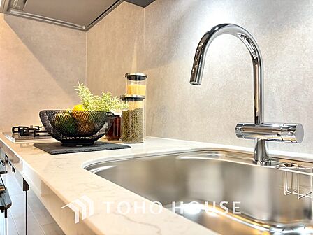 ◆愛育◆キッチンは家族の絆を育む大切な空間。シンプルで使い易いSystemKitchenで愉しく作る料理は愛情のある美味しいご馳走に。家族で使える広々としたダイニングキッチンです。