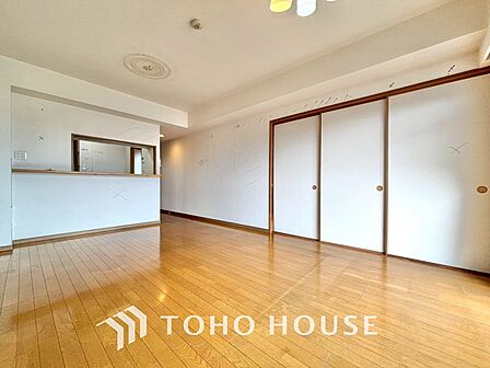 叶えたかったのは落ち着きのあるナチュラルな風合い、そして開放感があるリビング。優雅な気分に浸れる幸せな時間を家族が自然と集まりたくなるこの空間で。