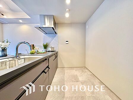 【KITCHEN】◆ワクワク◆開放的で機能性も高いシステムキッチン。お子様は毎日のご飯にワクワク!