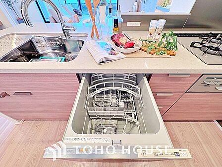 ◆食洗機◆お子様の面倒を見れる時間が増え時短になります。加えて手荒れも防げてしかも節水が高い為、大変人気があり重宝します。