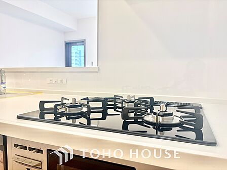 ◆愛育◆キッチンは家族の絆を育む大切な空間。シンプルで使い易いSystemKitchenで愉しく作る料理は愛情のある美味しいご馳走に。家族で使える広々としたダイニングキッチンです。