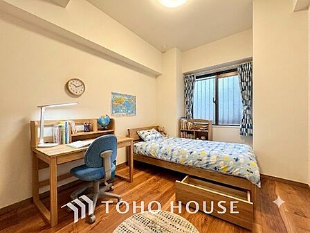 ※生成AIによるイメージです。家具・小物は販売価格に含まれません。【PRIVATE ROOM】◆属毛離裏◆子は父を手本とし、母に愛育されて成長する。家族の深い繋がり。いつまでも大切にしたい。