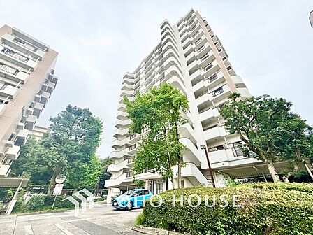 ◆間接照明◆オレンジ色の光が僕達を大人な気分にさせる。静かで優しく語りかけるその光は、今日の終わりを告げてくれ、でも明日にはいい事が必ず来るよ。そんな囁きが聞こえてくる