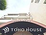 エントランス：【ENTRANCE】◆家族◆家で家族と過ごす時間は限られている。帰りを待つ家族の元へと急ぐときの弾む思い。そんな思いを引き立てる邸宅。