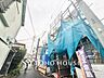 外観：前面道路は交通量が少なく、小さなお子様がいるご家庭も安心。閑静な住宅街でのびのび暮らせます。