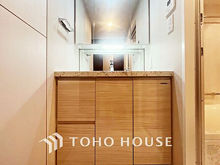 【WASHROOM】◆快適◆煌びやかな暮らしの中にも忘れたくない快適さ。大きな収納が助けてくれます。