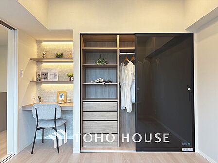 【PRIVATE ROOM】◆属毛離裏◆子は父を手本とし、母に愛育されて成長する。家族の深い繋がり。いつまでも大切にしたい。