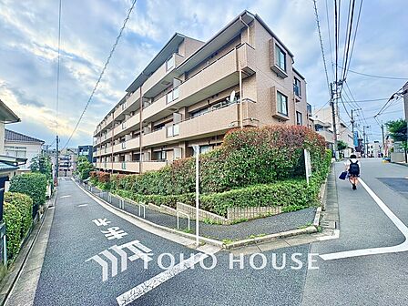 【そよぐ風、緑の香り】澄み切った空気。移ろう季節の中、ゆっくりと流れる時間を、大切な人と愛でる至福。幸せを噛みしめる穏やかな生活。