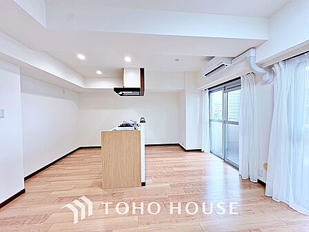 ゆとりある大きさのダイニングスペース。リビングと和室の続き間は急な来客時になど使い勝手が良いです。実際の空間を体感してみて下さい！