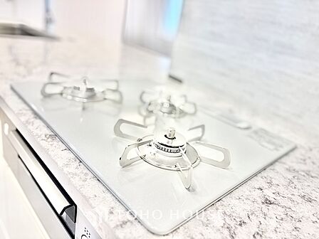 ◆愛育◆キッチンは家族の絆を育む大切な空間。シンプルで使い易いSystemKitchenで愉しく作る料理は愛情のある美味しいご馳走に。家族で使える広々としたダイニングキッチンです。