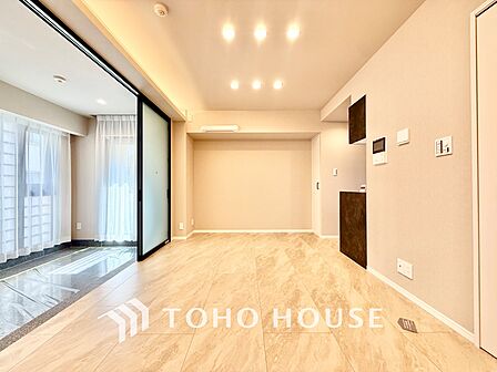 ◆窓を開けると◆冷涼な風、そよぐリビング。だんらんの場所はここから始まり、ここで終わる。家族の笑顔が集う素敵な場所だから、こだわり抜いた思いが詰まっているのだと思う。