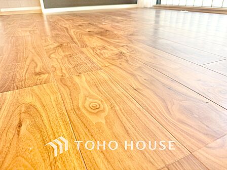 ◆闇夜の輝き◆オレンジ色の光は大人になった今の僕にはわかる。1日の終わりを伝えに来たわけではなく、また明日が来る方へ導いてくれた事を。