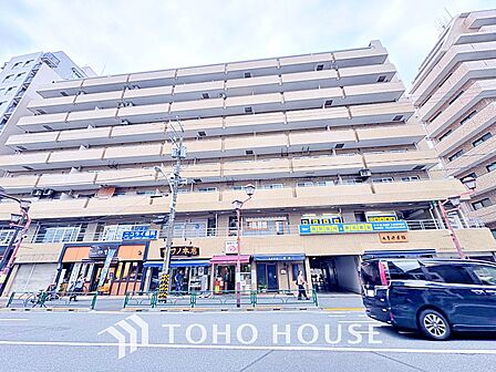 ほんの少しのこだわり。ちょっとした色使いがその家がもつ雰囲気、趣(おもむき)を携え、暮らす家族や訪ねてくる友人・知人に新鮮な香りを運んできます。