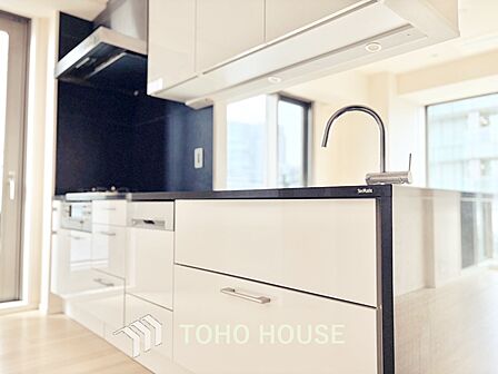 【KITCHEN】◆開放的◆後片付けが楽なシステムキッチン。収納スペースの充実!
