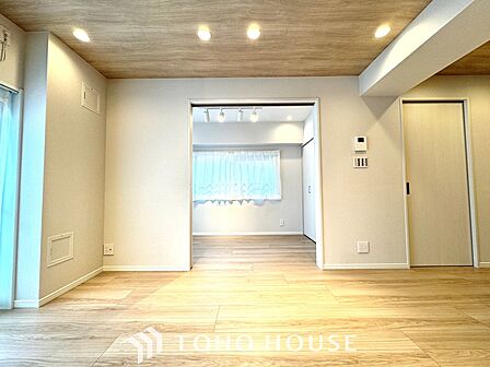 【Ease】家族個々の安らぎの空間。プライベートなBedRoomは暮らす方の感性で造り上げたいもの。誰もが好みで飾れるシンプルな室内に仕上げてあります。
