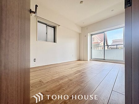 使いやすく、明るい洋室に仕上がります。子供部屋や趣味のお部屋にご利用できます。ご自身で家具などを配置し、素敵な空間を創り上げられます。
