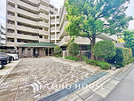 【そよぐ風、緑の香り】澄み切った空気。移ろう季節の中、ゆっくりと流れる時間を、大切な人と愛でる至福。幸せを噛みしめる穏やかな生活。