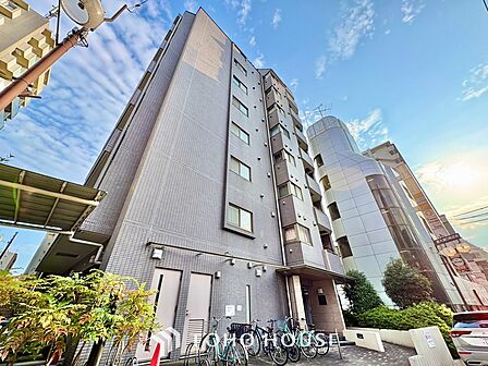 ◆共有空間◆些細な事でほっぺを膨らまして怒る君。それでも僕達はこれからも一緒だよ。喧嘩をしても離れたくないから一つはさんだ同じ場所にいる。分かるよ。そこに君が