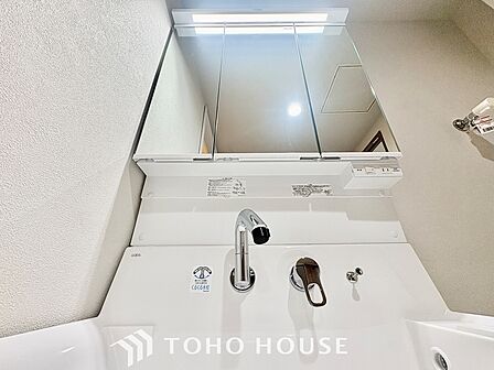【WASHROOM】◆快適◆煌びやかな暮らしの中にも忘れたくない快適さ。大きな収納が助けてくれます。