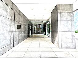 開放感のあるゆったりとしたロビーが備え付け。陽だまりに満ちたくつろぎの空間を演出します。