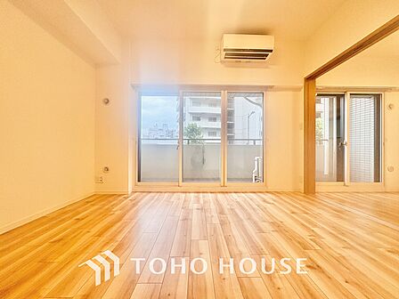 【LIVING】◆眩い◆光が燦々と入り、家族の笑顔を照らす。「いつまでも続いて」と願う夢のような毎日がここにある。