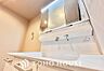 洗面：【洗面台】ここに集まる家族の会話と笑顔が絶え間なく続く幸せな空間。