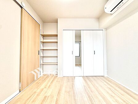 【居室】主寝室としても、お子様のお部屋としても使いやすい一室です。
