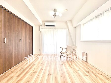 【居室】主寝室としても、お子様のお部屋としても使いやすい一室です。