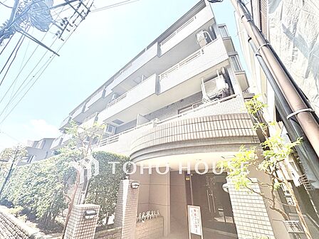 【Exterior】街並みに溶け込みながらも、確かな存在感。