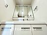 洗面：【WASHROOM】◆快適◆煌びやかな暮らしの中にも忘れたくない快適さ。大きな収納が助けてくれます。