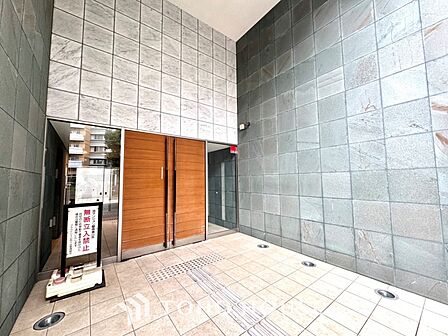 漂う上質な空気感、マンションに入れば「おかえりなさい」と笑顔で迎えてくれるエントランス。最良の心配りを感じるマンションでした。
