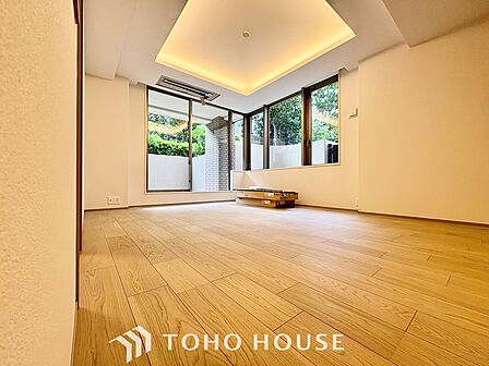 【LIVING】光が燦々と入り、いるだけで気持ちいい。「開放的でゆとりあるお部屋です。
