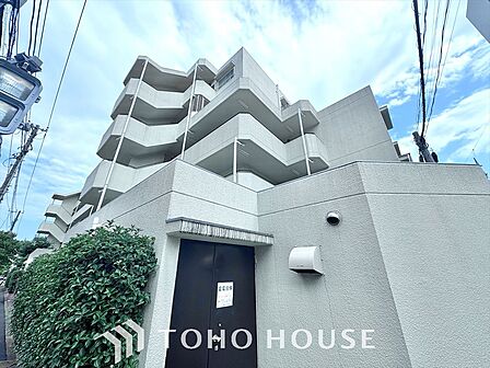 漂う上質な空気感、マンションに入れば「おかえりなさい」と笑顔で迎えてくれるエントランス。最良の心配りを感じるマンションでした。