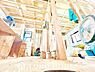 リビング/ダイニング：朝焼けも、夕暮れも。凍の場所では、時間そのものがインテリアになるリビング。