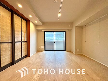 【LIVING】◆眩い◆光が燦々と入り、家族の笑顔を照らす。「いつまでも続いて」と願う夢のような毎日がここにある。