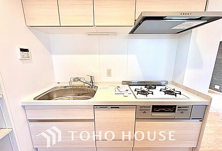 ◆愛育◆キッチンは家族の絆を育む大切な空間。シンプルで使い易いSystemKitchenで愉しく作る料理は愛情のある美味しいご馳走に。家族で使える広々としたダイニングキッチンです。