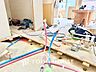 キッチン：◆今宵の食卓◆ダウンライトに反射するグラスを眺めながらワインを注ぐ。トクトクと心地いい音をさせながら、フランスの古城を思わせる薫りがたちこめ、とても幸せな時を過ごせる。