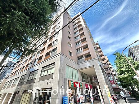 漂う上質な空気感、マンションに入れば「おかえりなさい」と笑顔で迎えてくれるエントランス。最良の心配りを感じるマンションでした。