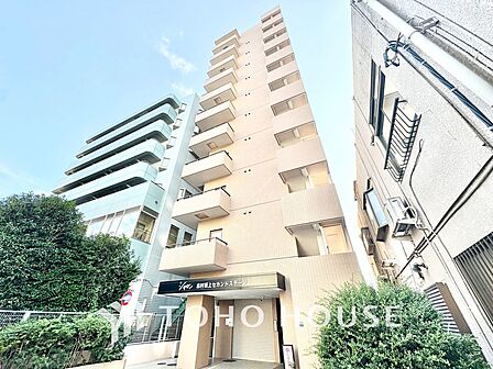 【Exterior】街並みに溶け込みながらも、確かな存在感。